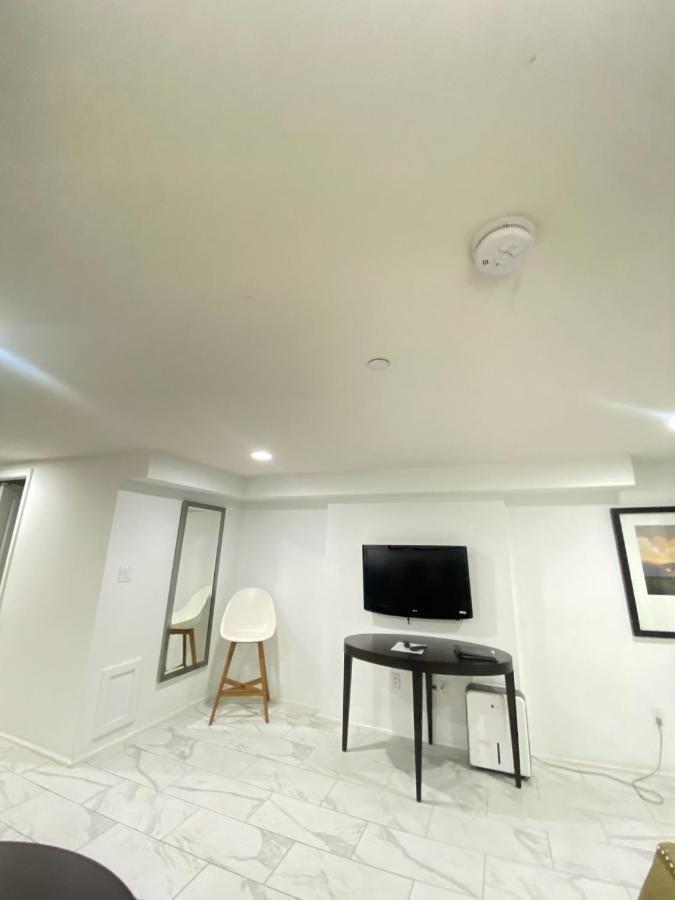 Lovely Remodeled 2Bdrm Basement Home Вашингтон Екстер'єр фото